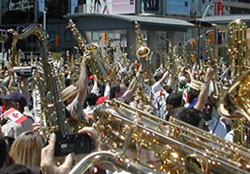 bullhorn media - The Shuffle Demons Live At City Hall / Nathan Phillips Square